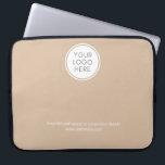 Unternehmen mit Logo und Geschäftsinformation Laptopschutzhülle<br><div class="desc">Machen Sie dieses Corporate Design mit Logo und Business Info zu Ihrem eigenen. Eine Vorlage in modernem minimalistischem Stil, die einfach mit Ihrem Firmenlogo und Firmenlogo oder info aktualisiert werden kann. Wenn Sie Hilfe bei der Personalisierung dieses Produktes benötigen, kontaktieren Sie mich bitte über den Meldungsknopf und ich helfe Ihnen...</div>