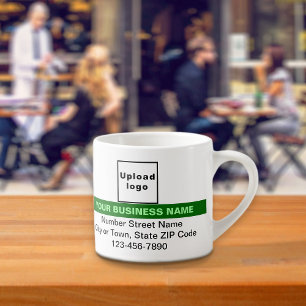 Unternehmensmarke mit grünem Fokus auf Espressotasse