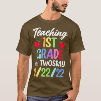Unterricht 1. Klasse am 22.22.22.2022  T-Shirt
