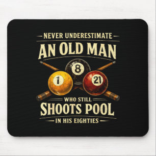 Unterschätze einen alten Mann, der Poolbillard spi Mousepad