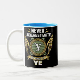 Unterschätze nie die Macht eines Ye Zweifarbige Tasse
