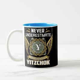 Unterschätze nie die Macht eines Yitzchok Zweifarbige Tasse