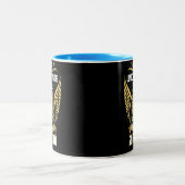 Unterschätze nie die Macht eines Zeman Zweifarbige Tasse (Mittel)