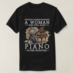 Unterschätze nie eine Frau, die Klavier spielt in T-Shirt