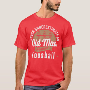 Unterschätze niemals den alten Mann, der Foosball T-Shirt