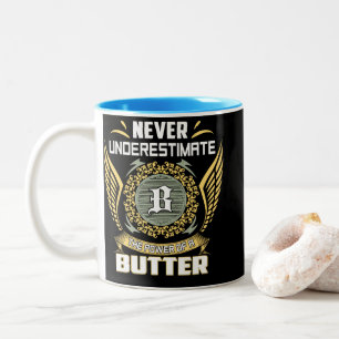 Unterschätze niemals die Macht einer Butter Zweifarbige Tasse