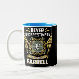 Unterschätze niemals die Macht eines Farrell Zweifarbige Tasse