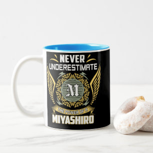 Unterschätze niemals die Macht eines Miyashiro Zweifarbige Tasse