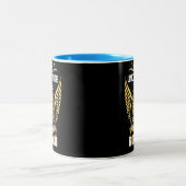 Unterschätze niemals die Macht eines Robichaud Zweifarbige Tasse (Mittel)