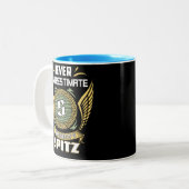 Unterschätze niemals die Macht eines Spitz Zweifarbige Tasse (Vorderseite Links)