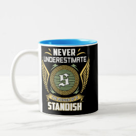 Unterschätze niemals die Macht eines Standish Zweifarbige Tasse