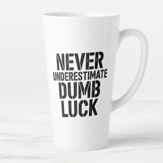 "Unterschätze niemals Dummes Glück" Spruch Milchtasse (Rechts)