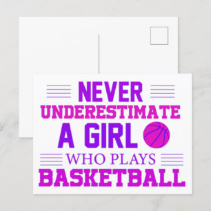 Unterschätze niemals ein Mädchen, das Basketball s Postkarte