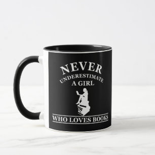 Unterschätze niemals ein Mädchen, das Bücher liebt Tasse