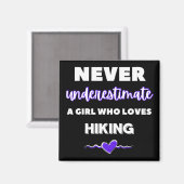 Unterschätze niemals ein Mädchen, das Lieben wande Magnet (Vorderseite/Rückseite)