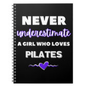 Unterschätze niemals ein Mädchen, das von Lieben g Notizblock (Vorderseite)