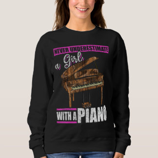 Unterschätze niemals ein Mädchen mit einem Klavier Sweatshirt