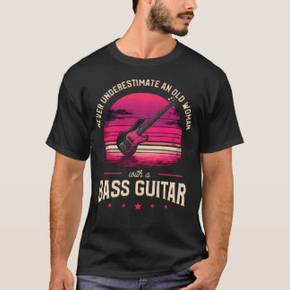Unterschätze niemals eine alte Frau mit einem Bass T-Shirt
