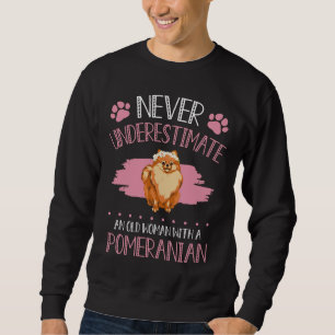 Unterschätze niemals eine alte Frau mit einem Spit Sweatshirt