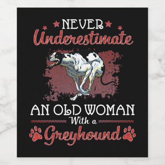 Unterschätze niemals eine alte Frau mit einem Wind Weinetikett (Einzelnes Label)