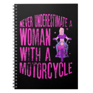 Unterschätze niemals eine Frau mit einem Motorrad Notizblock