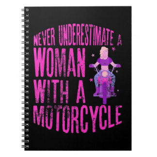 Unterschätze niemals eine Frau mit einem Motorrad Notizblock