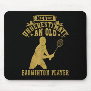 Unterschätze niemals einen alten Badmintonspieler Mousepad