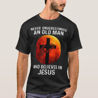 Unterschätze niemals einen alten Mann, der an Jes  T-Shirt