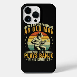Unterschätze niemals einen alten Mann, der Banjo s iPhone 14 Pro Max Hülle