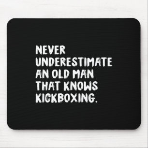 Unterschätze niemals einen alten Mann, der Kickbox Mousepad