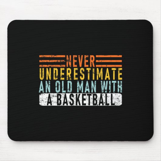 Unterschätze niemals einen alten Mann mit einem By Mousepad (Vorne)