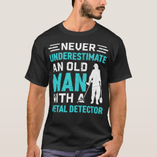 Unterschätze niemals einen alten Mann mit einem Me T-Shirt