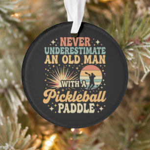 Unterschätze niemals einen alten Mann mit einem Pi Ornament
