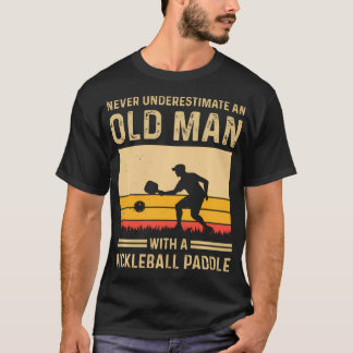 Unterschätze niemals einen alten Mann mit einem Pi T-Shirt