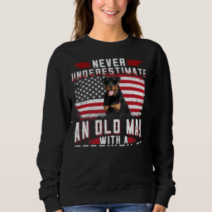 Unterschätze niemals einen alten Mann mit einem Ro Sweatshirt
