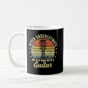 Unterschätze niemals einen alten Mann mit einer Gi Kaffeetasse