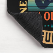 Unterschätze niemals einen alten Mann mit einer Gi Mousepad (Ecke)
