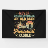 Unterschätze niemals einen alten Mann mit Pickleba Banner (Horizontal)