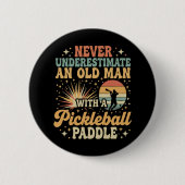 Unterschätze niemals einen alten Mann mit Pickleba Button (Vorderseite)