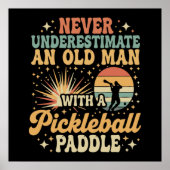 Unterschätze niemals einen alten Mann mit Pickleba Poster (Vorne)