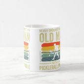 Unterschätze niemals einen alten Mann Opa Pickleb Kaffeetasse (Mittel)