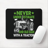 Unterschätzen eines alten Mannes mit einem Traktor Mousepad (Mit Mouse)