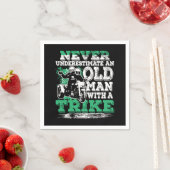 Unterschätzen Sie den alten Mann nie mit einem Tri Serviette (Beispiel)
