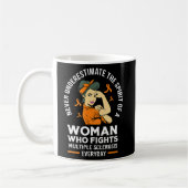 Unterschätzen Sie den Geist einer Frau Warrior Kaffeetasse (Links)