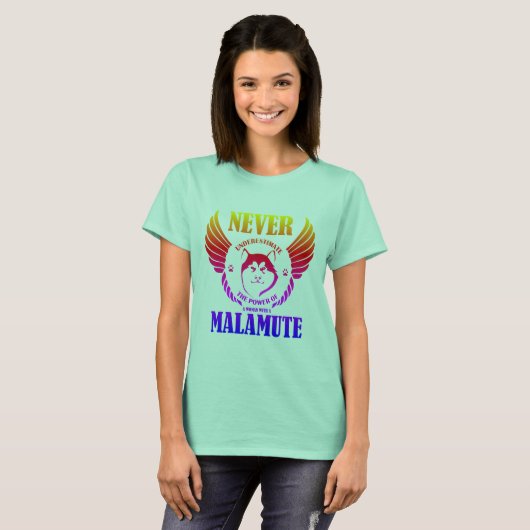 Unterschätzen Sie Malamute nie T-Shirt (Vorne ganz)
