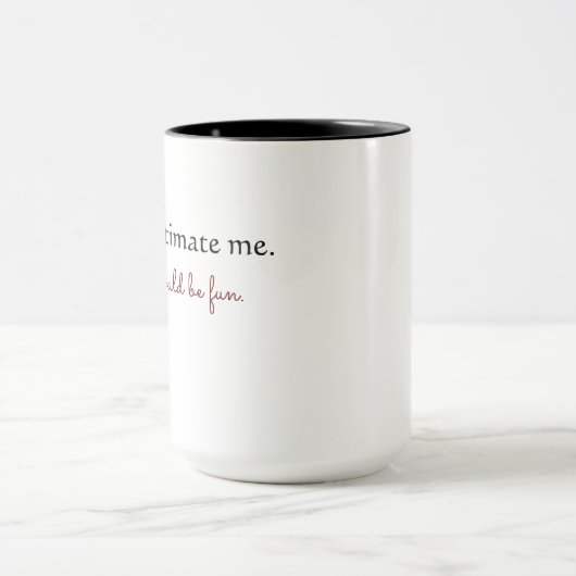 "Unterschätzen Sie mich" Tasse (Zentrum)