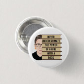 Unterschätzen Sie nie den Power eines Mädchens Button (Vorne & Hinten)