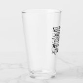 Unterschätzen Sie nie den Power eines Mädchens Glas (Rechts)