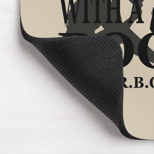 Unterschätzen Sie nie den Power eines Mädchens mit Mousepad (Ecke)