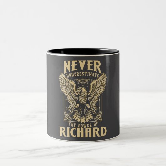Unterschätzen Sie nie den Power von Richard Zweifarbige Tasse (Mittel)